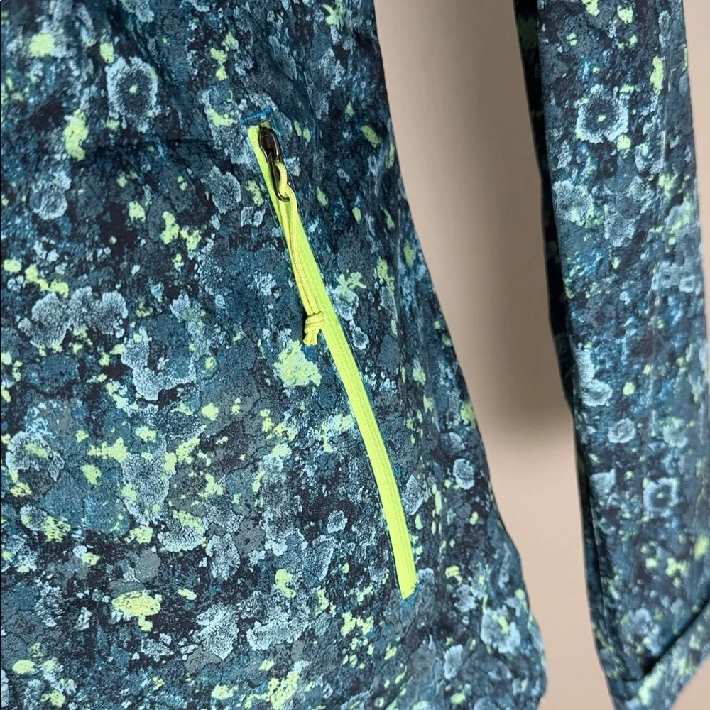 The North Face Women's Floral Pattern Ski Jacket - Picture 5 of 11